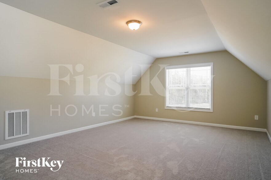 Building Photo - 208 Silverleaf Dr