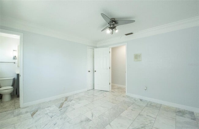 Building Photo - 551 Crystal Dr