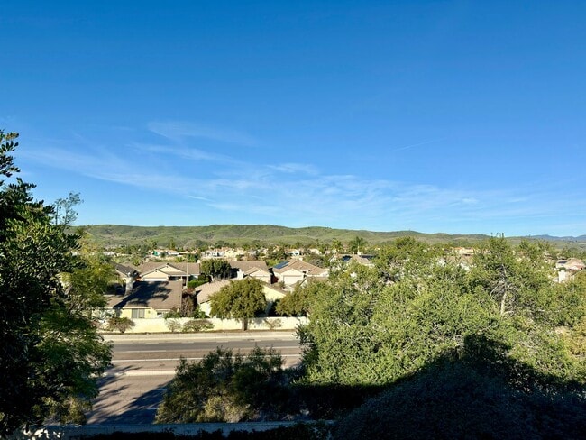 Building Photo - Spacious Home with Expansive Loft!