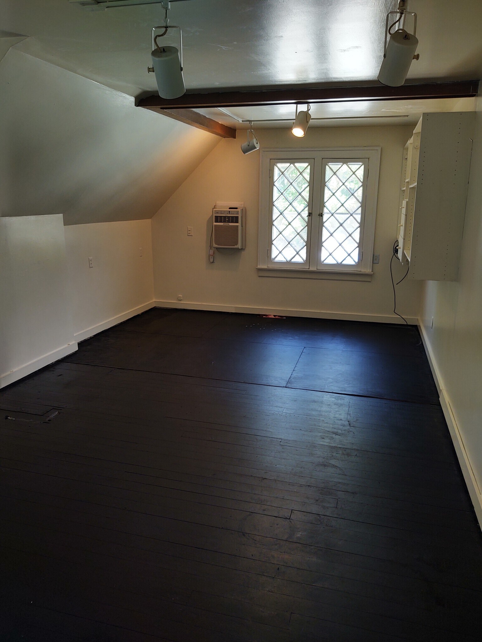 Building Photo - 827 W South St