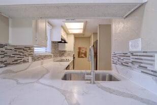 Building Photo - 707 Harbour Town Dr