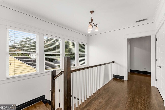 Building Photo - 546 Candler Park Dr NE