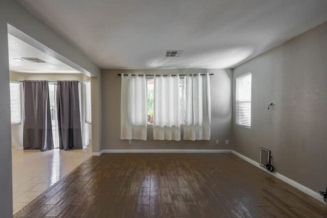 Building Photo - Beautiful North West Las Vegas 4 Bedroom P...