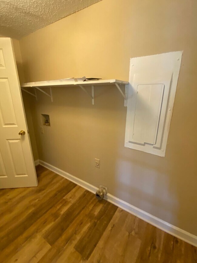 Building Photo - Ready to View! Cute 2 Bedroom Ranch!! Grea...