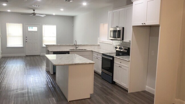 Building Photo - 9218 Nyssa Ave