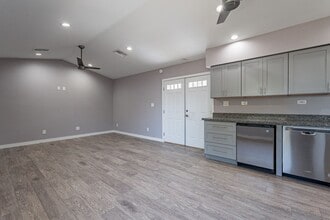 Building Photo - Spacious studio with just what you need!