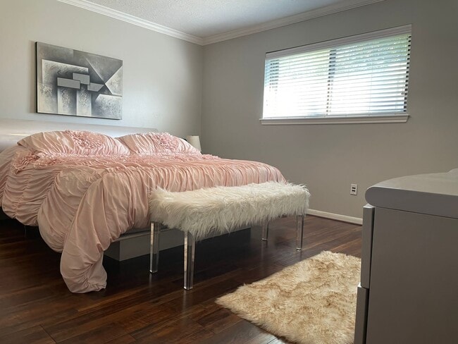 Building Photo - 14227 Sandfield Dr