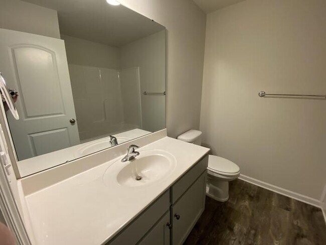 Building Photo - 107 Daymark Dr
