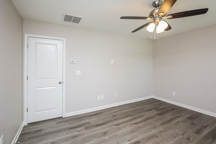 Building Photo - 643 Nonsuch Way