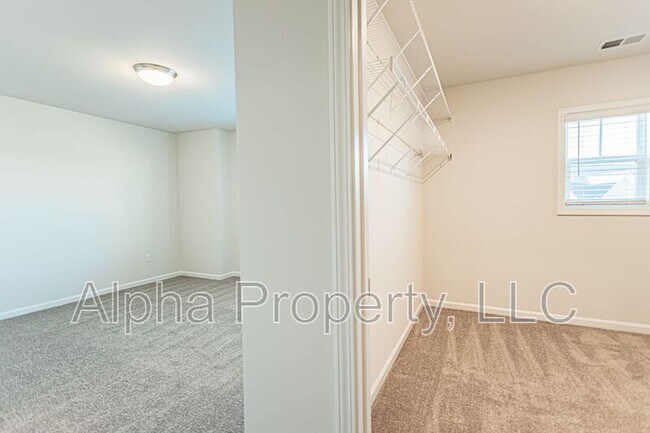 Building Photo - 15 Apricot Ln