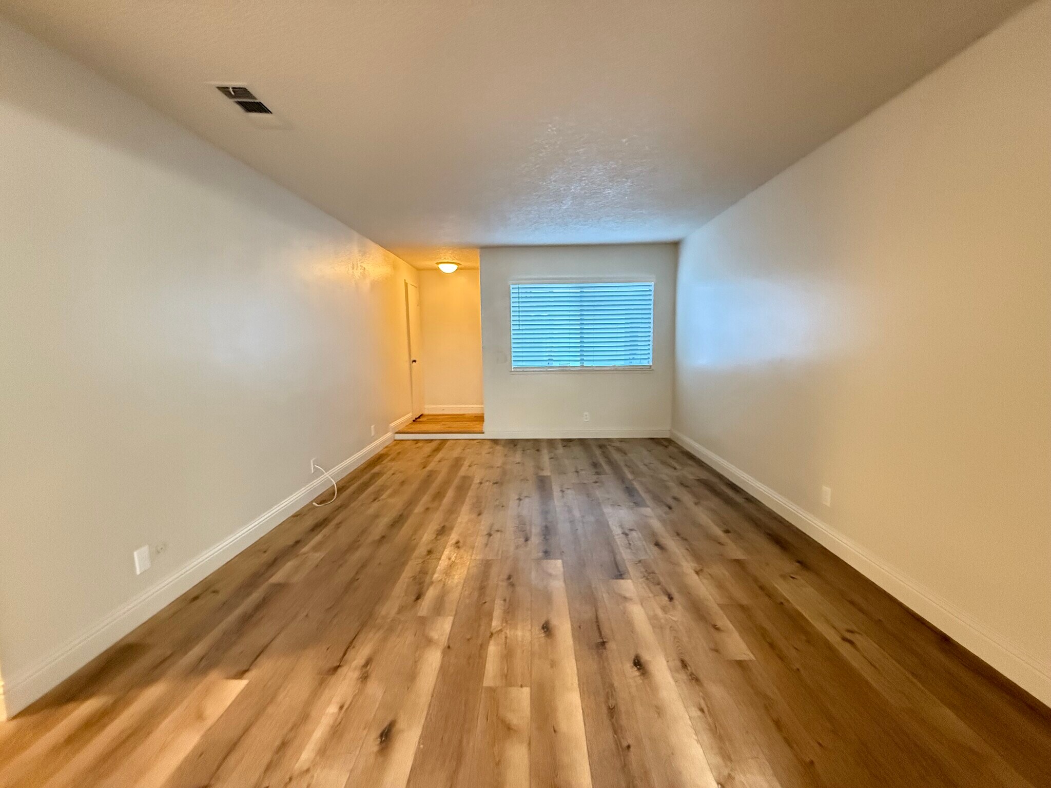 Building Photo - 6158 N Fresno St