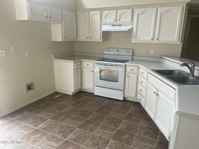 Building Photo - 441 S Maple