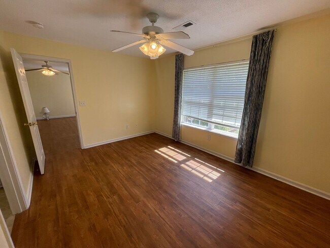 Building Photo - Nice Brick 3/2 House in Garden Lakes- $1,495