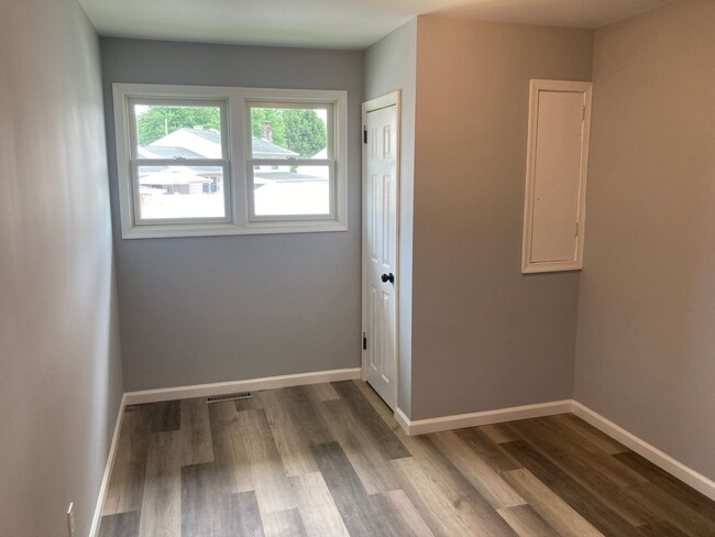 Building Photo - Bensalem 3 bedroom 1 bath + Basement near ...