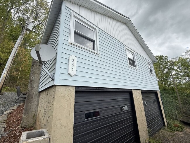 Building Photo - Perfect Apartment in Crumpler with a Gorge...