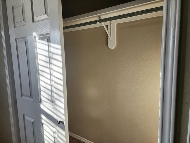 Building Photo - 1101 W 15th St