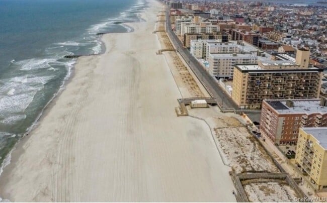 Building Photo - 235 W Park Ave