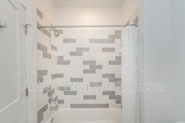 Building Photo - 111 Railroad Ave