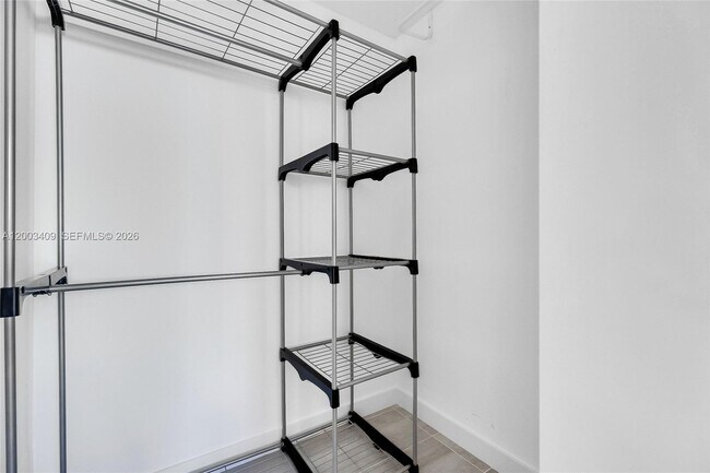 Building Photo - 557 Michigan Ave