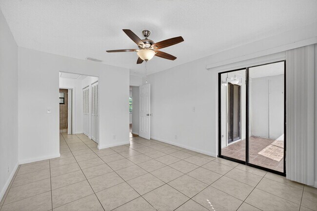 Building Photo - 1580 Montauk Dr