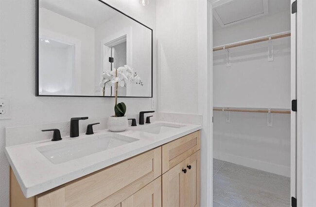 Building Photo - 5506 Salem Walk Dr