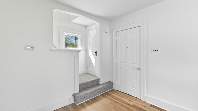 Building Photo - COMING SOON! 2 Bedroom home!