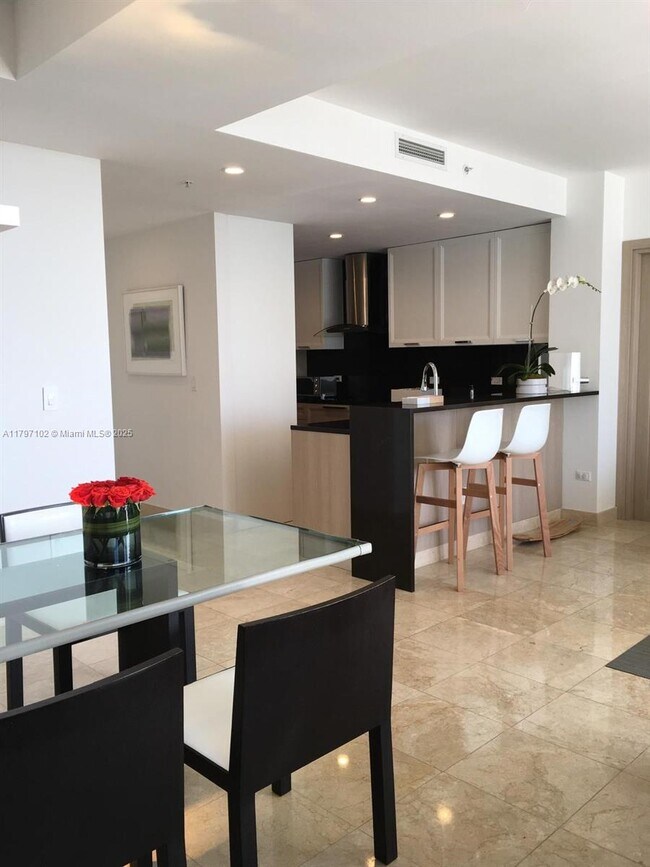 Building Photo - 801 Brickell Key Blvd