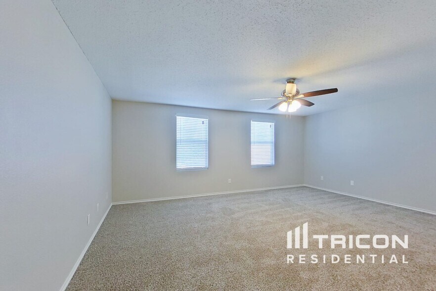 Building Photo - 16616 Jasmine Springs Dr