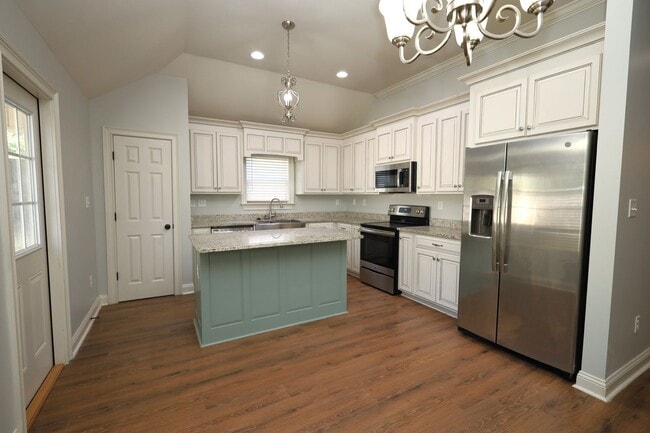 Building Photo - 3844 Coventry Dr