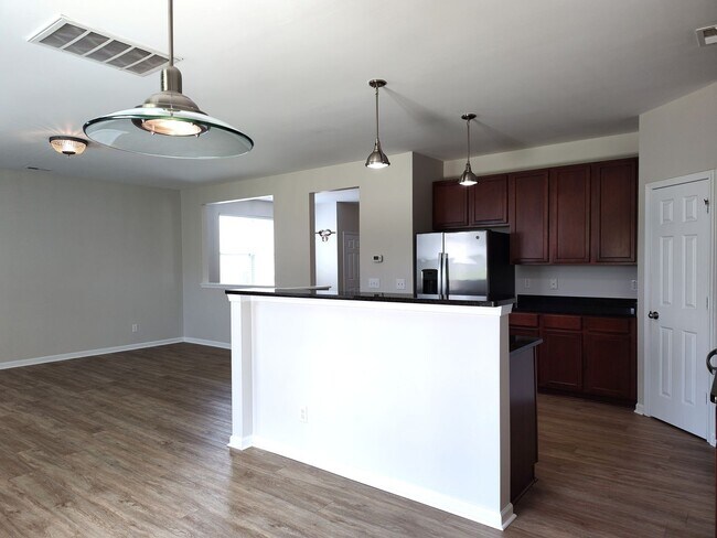 Building Photo - Pristine home located in the Woodbury comm...