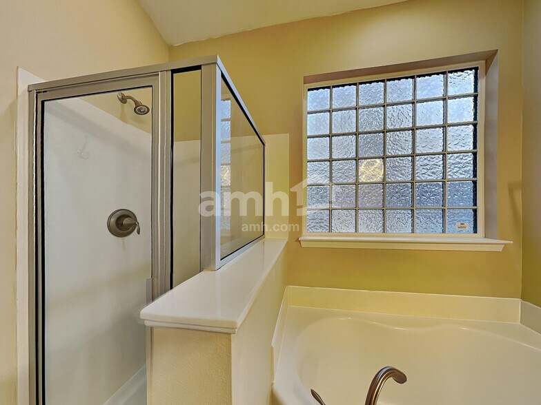 Building Photo - 5279 Crosswinds Rd