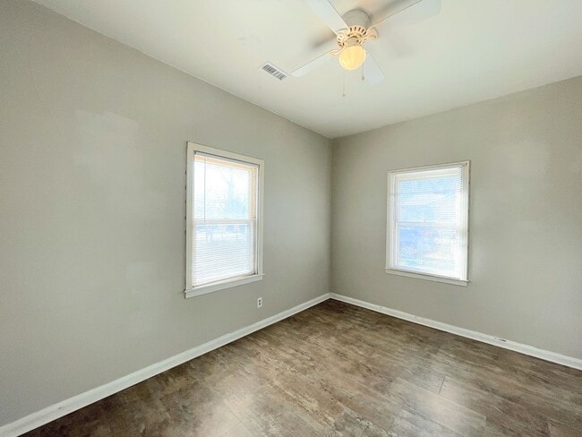 Building Photo - Two bedroom home