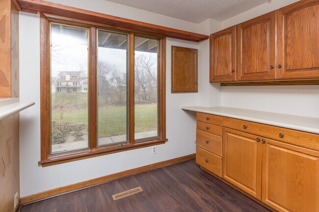 Building Photo - 3084 Parkwild Dr