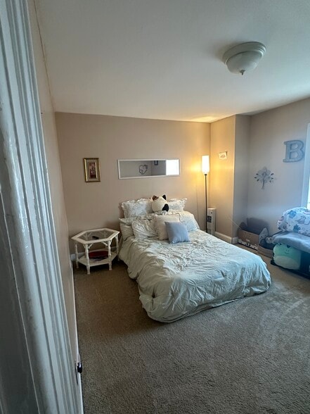 Building Photo - 630 S Washington St