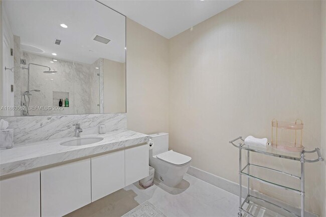 Building Photo - 17901 Collins Ave