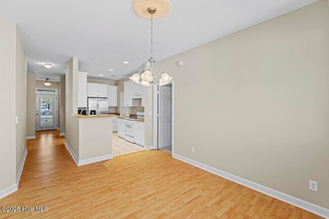 Building Photo - 124 Azalea Dr