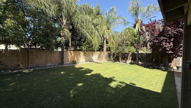 Building Photo - 142 W Reese Ave