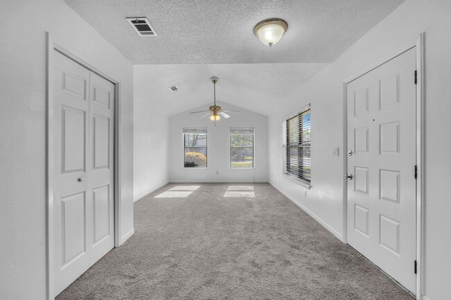 Building Photo - Charming 2 Bedroom Florida Cottage in Convenient Location!!