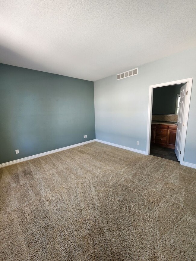 Building Photo - Exquisite Paired Home in Coal Creek Village