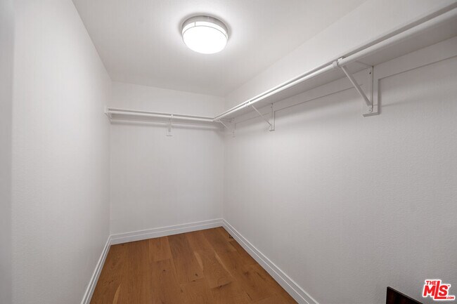 Building Photo - 851 N San Vicente Blvd