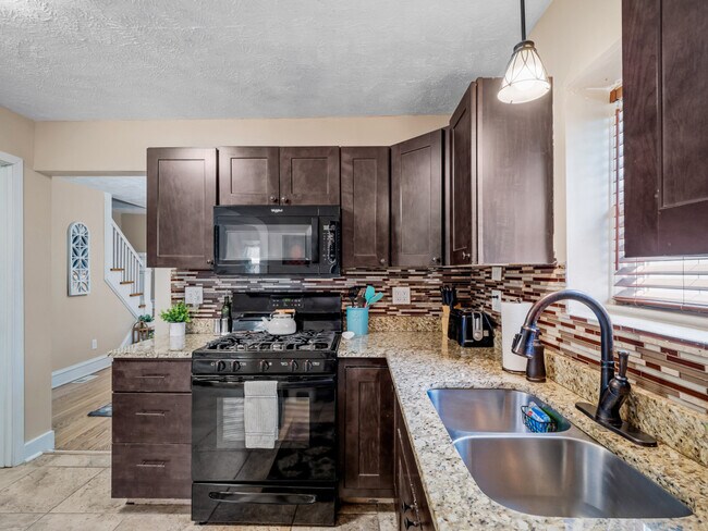 Building Photo - 3222 West Blvd