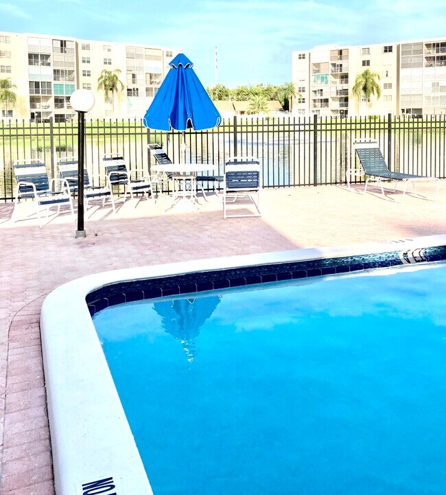 Building Photo - 321 SE 3rd St