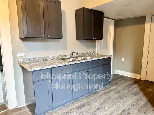 Building Photo - 3616 Maple Ave SW