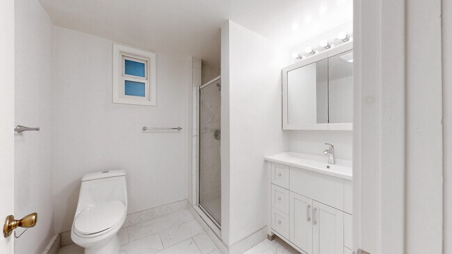 Building Photo - 1627 Clay St