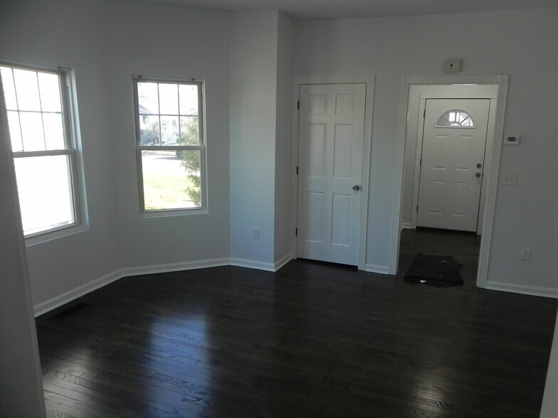 Building Photo - 10 Hawkins Ave