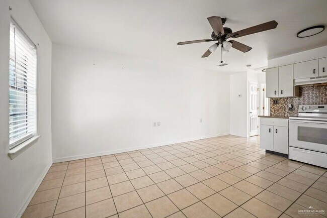 Building Photo - 213 E Sam Houston Blvd