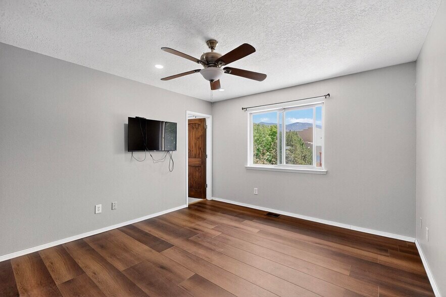 Building Photo - 244 Glenridge Park Ln NE