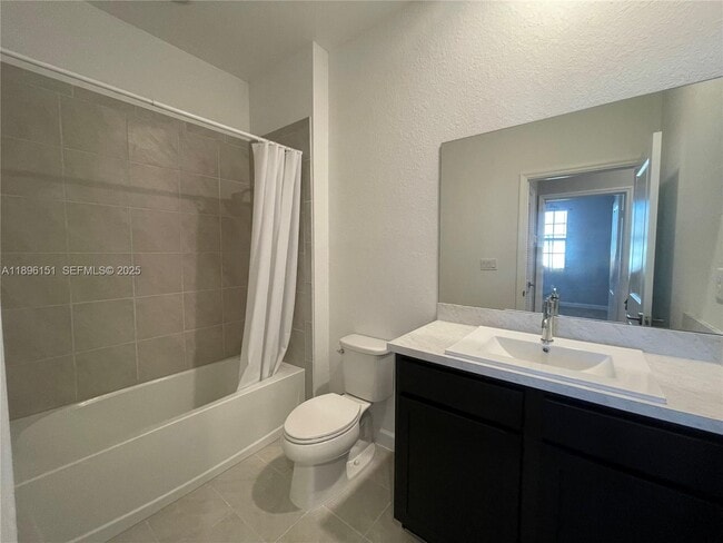 Building Photo - 1120 SW 7th Ct