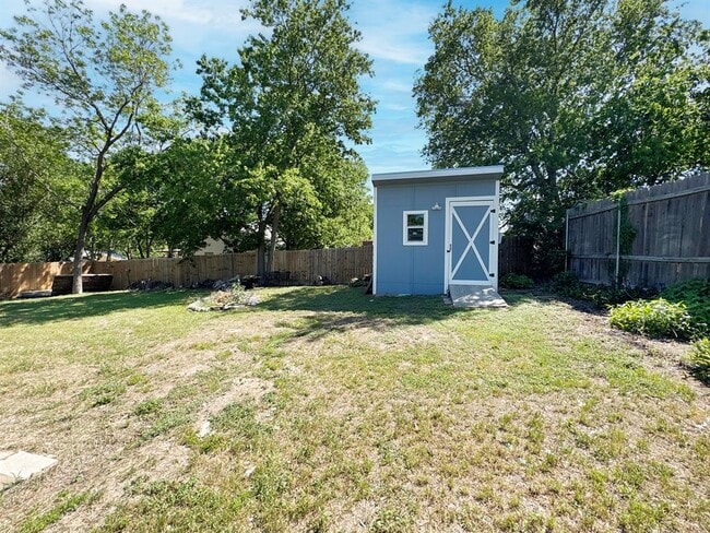 Building Photo - 103 E Hoopes Ave