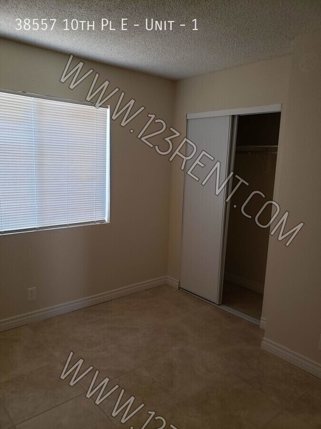 Building Photo - 1BD/ 1BTH 1ST FLOOR APT EAST PALMDALE